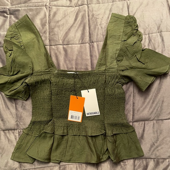 Tops - Untaggable women’s top-military green